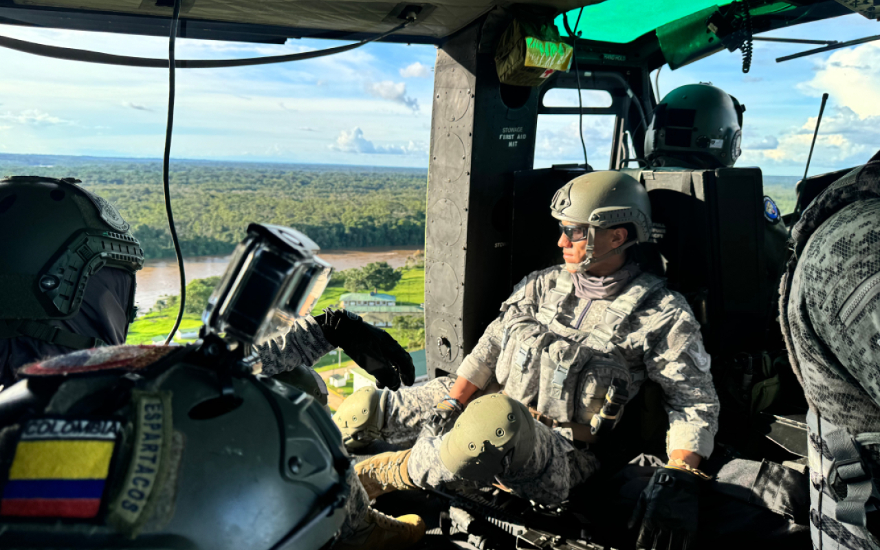 Entrenamiento en el suroriente del país, fortalece habilidades  de rescate de su Fuerza Aérea