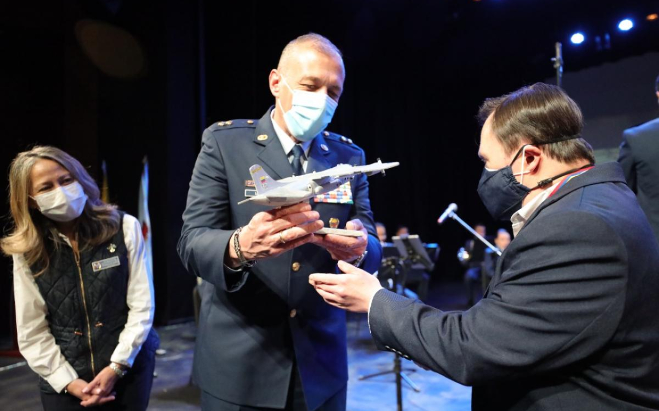 Reconocimiento a la Familia Aérea fue otorgado por la Secretaría de Integración Social de Bogotá a su Fuerza Aérea  