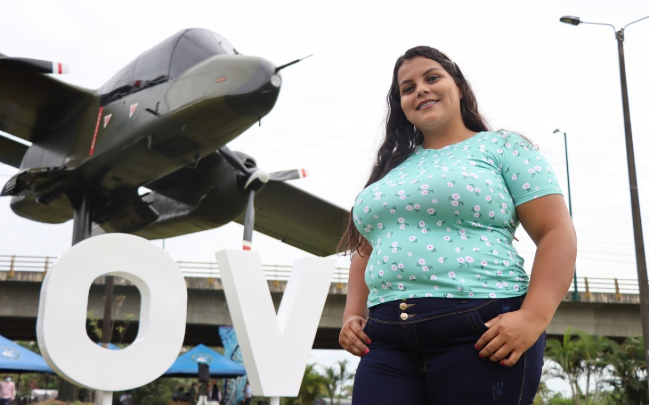 Olga Viviana reinaguración monumento del Avión Bronco