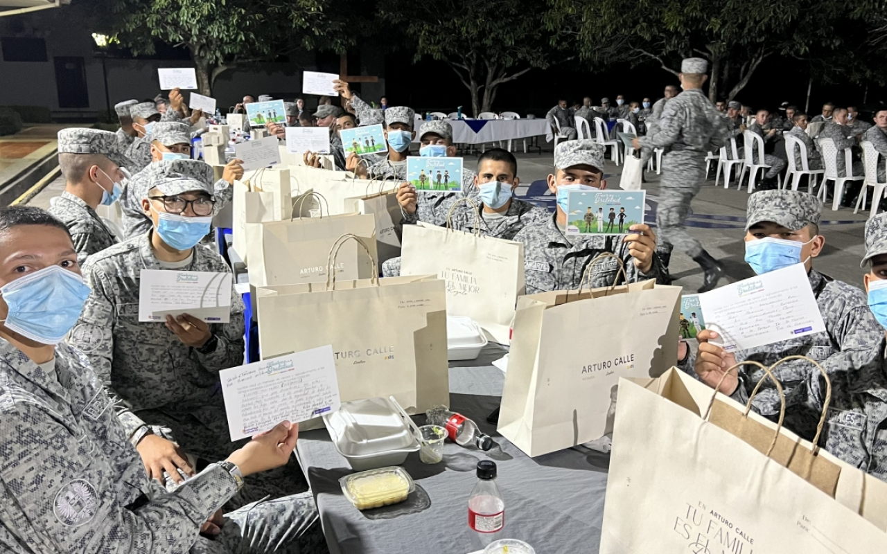 “Fuerza de la Gratitud” mensajes de apoyo y agradecimiento para los soldados del Grupo Aéreo del Casanare 