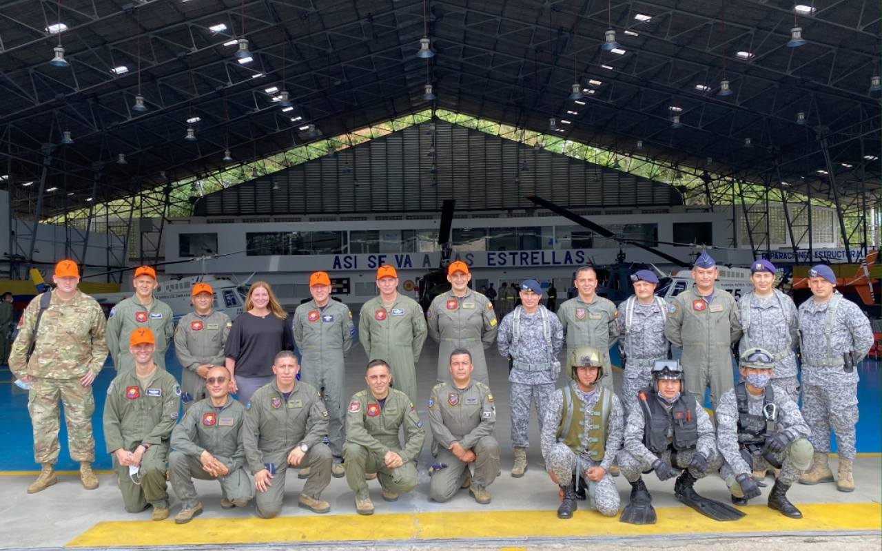 Comandante de la 12a Fuerza Aérea de los Estados Unidos visita el CACOM 4