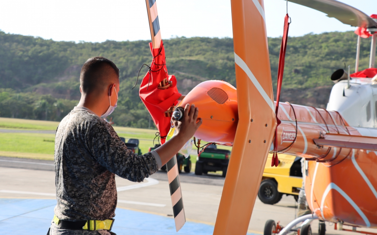 Labores de mantenimiento en equipo que garantizan la instrucción en la aeronave TH- 67 “Creek”