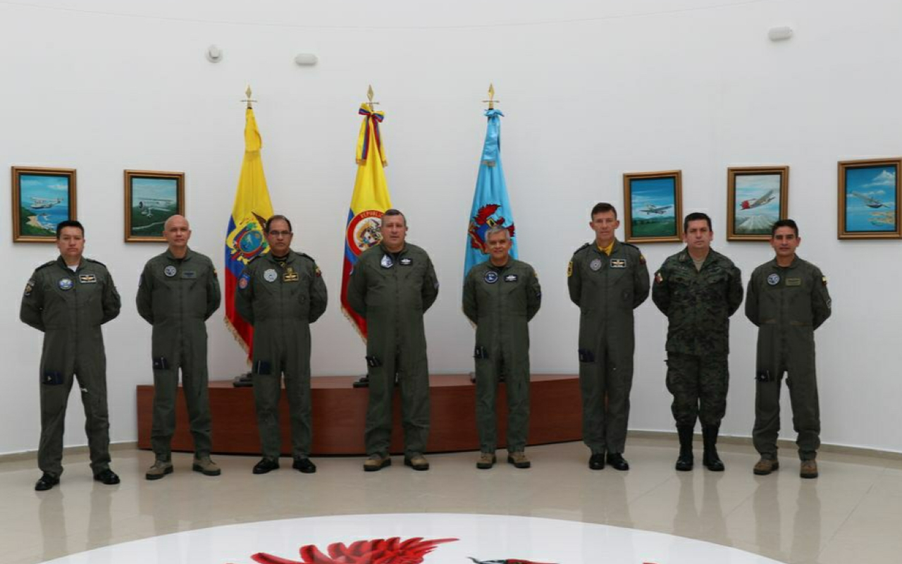 Exitosa reunión entre Jefes de Estado Mayor de las Fuerzas Aéreas de Colombia y Ecuador