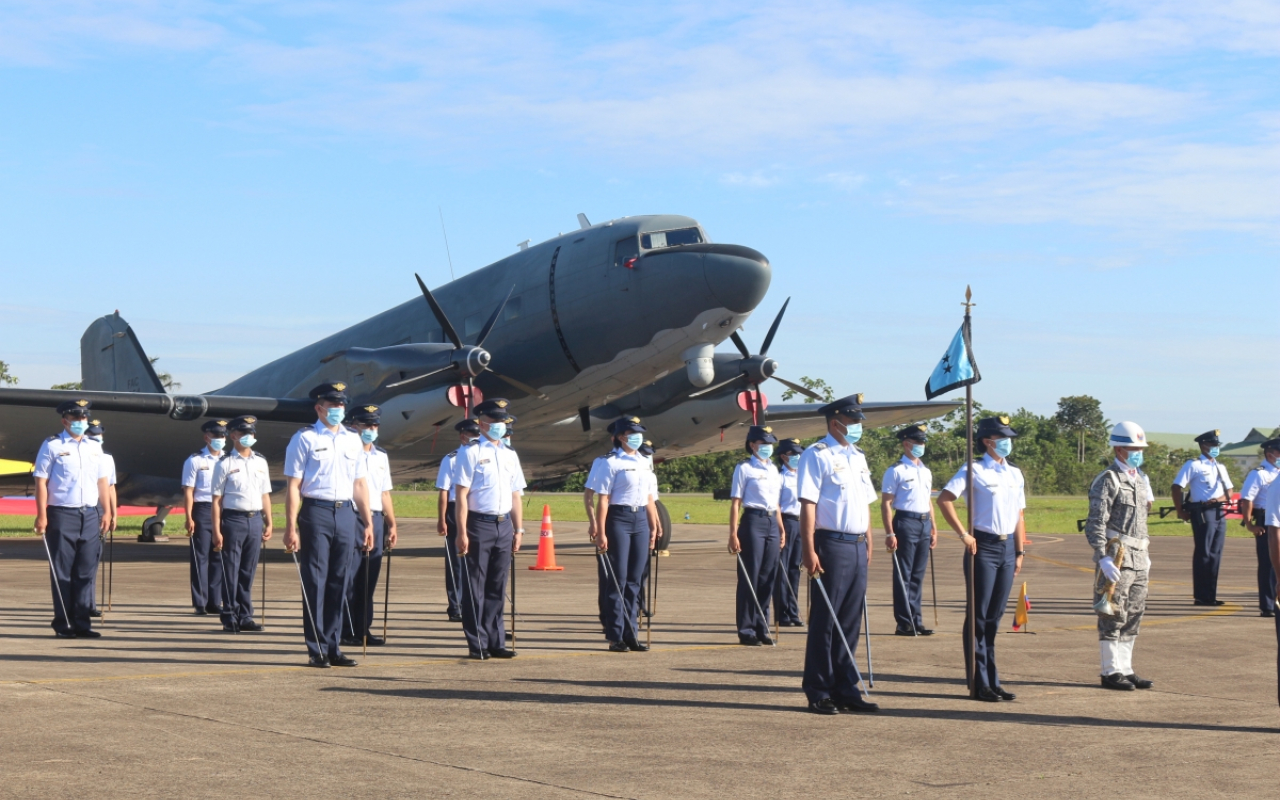 Ceremonia de transmisión de mando es realizada en el Comando Aéreo de Combate No.6 