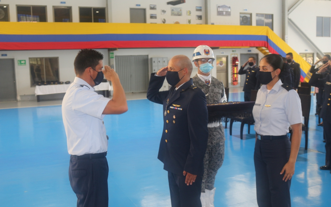 En ceremonia militar presidida por el señor coronel IVAN MAURICIO LEONARDO MEZA CUERVO, comandante del Comando Aéreo de Combate No.6, se llevó a cabo el ascenso de un personal de oficiales de la Fuerza Aérea Colombiana, quienes por sus méritos y tiempo de servicio alcanzaron el grado inmediatamente superior.