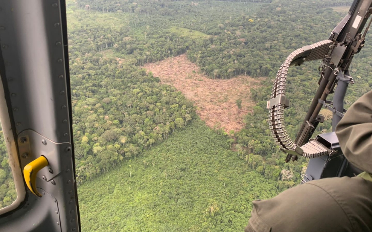 Sobrevuelos de verificación de afectación ambiental en el Caquetá realiza su Fuerza Aérea Colombiana.