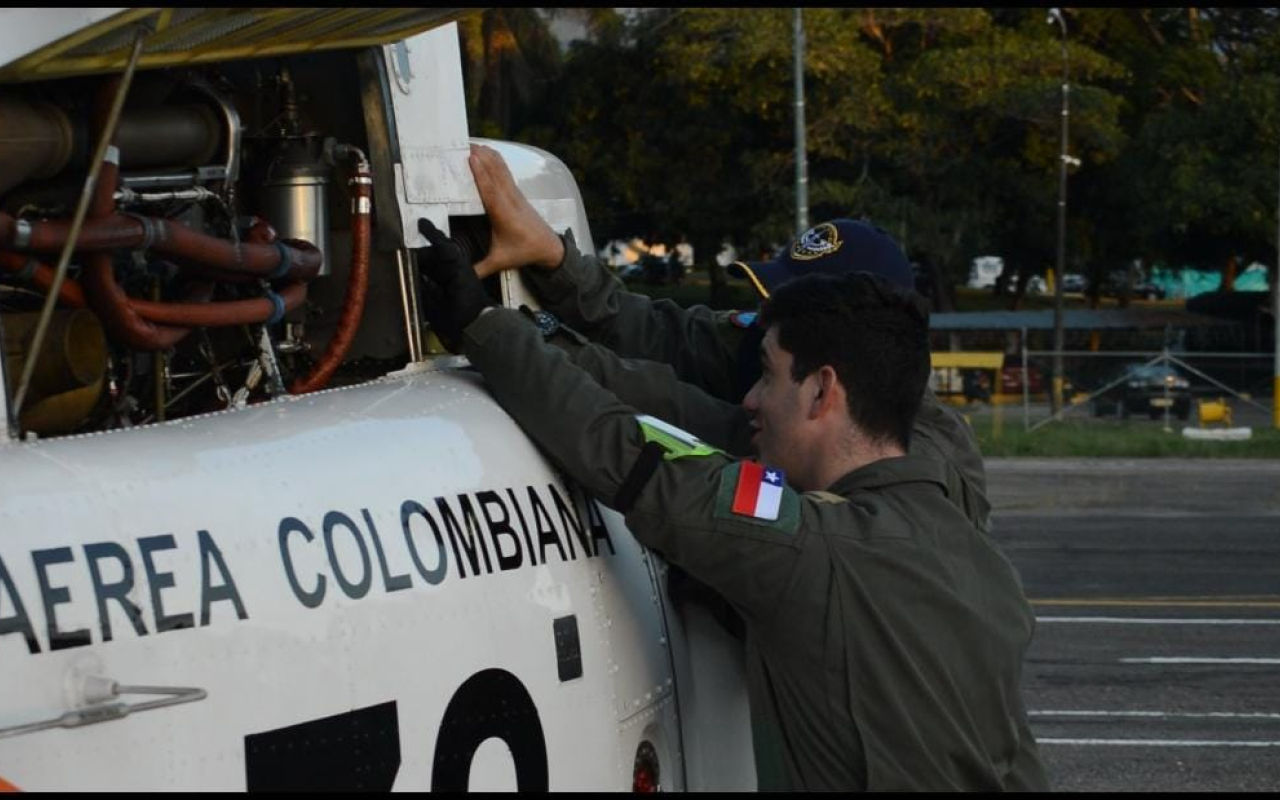  Oficiales de la Fuerza Aérea Chilena se formaron como pilotos de helicóptero en la EHFAA