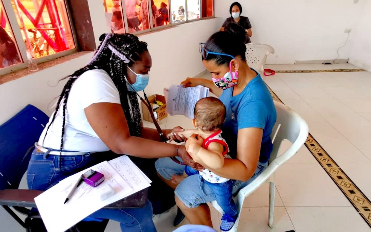 Servicios médicos y regalos llegaron a La Vereda La Ceiba de Puerto Boyacá de la mano de su Fuerza Aérea Colombiana
