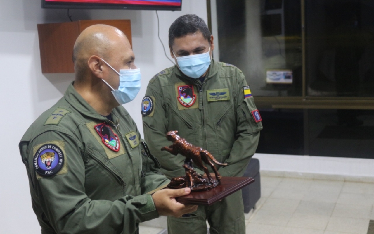 Agradecimiento al Técnico Jefe de Comando  Jonh Ferry García Pérez por su aporte a la Fuerza 