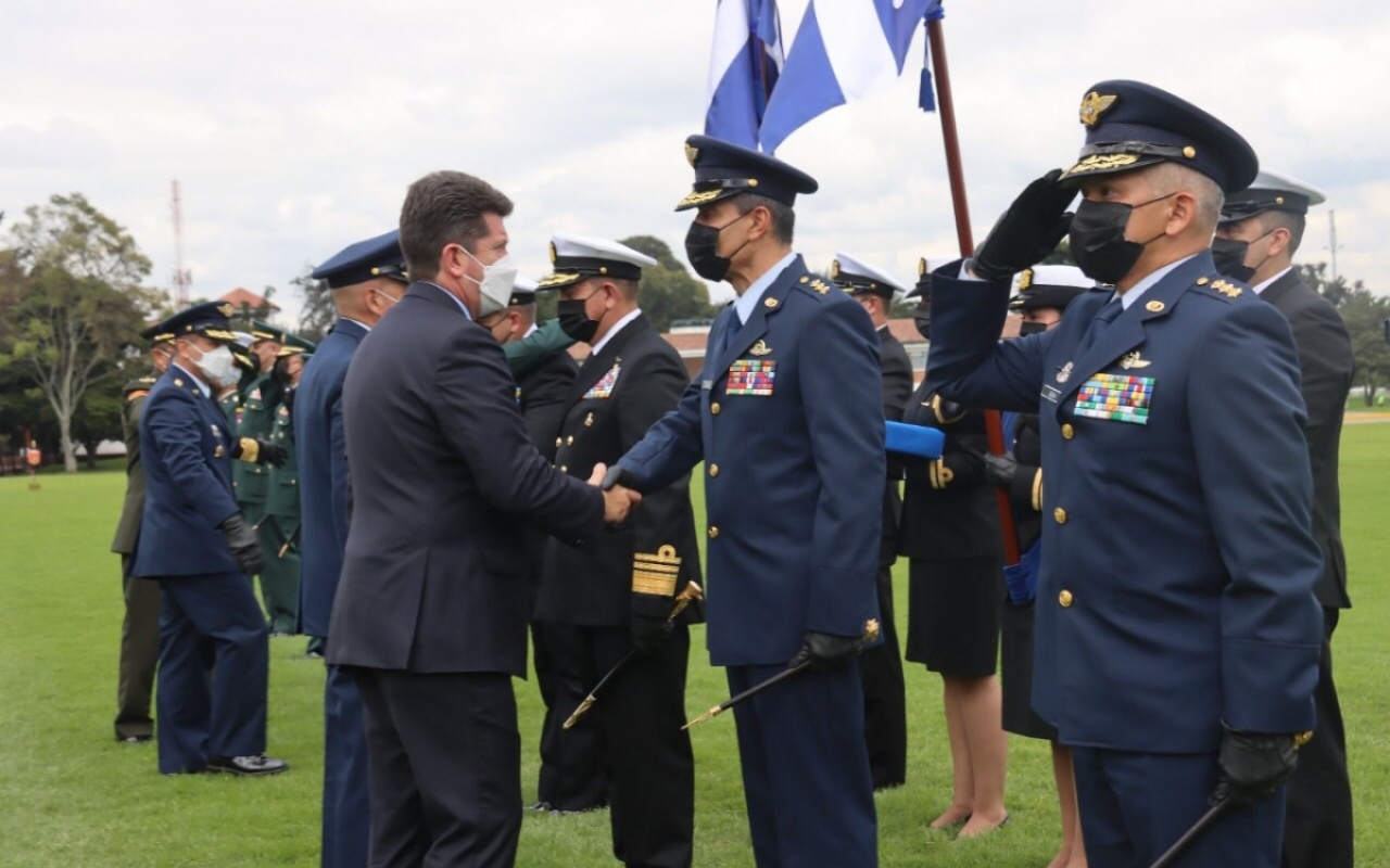 Generales de su Fuerza Aérea Colombiana fueron ascendidos por el Presidente de la República