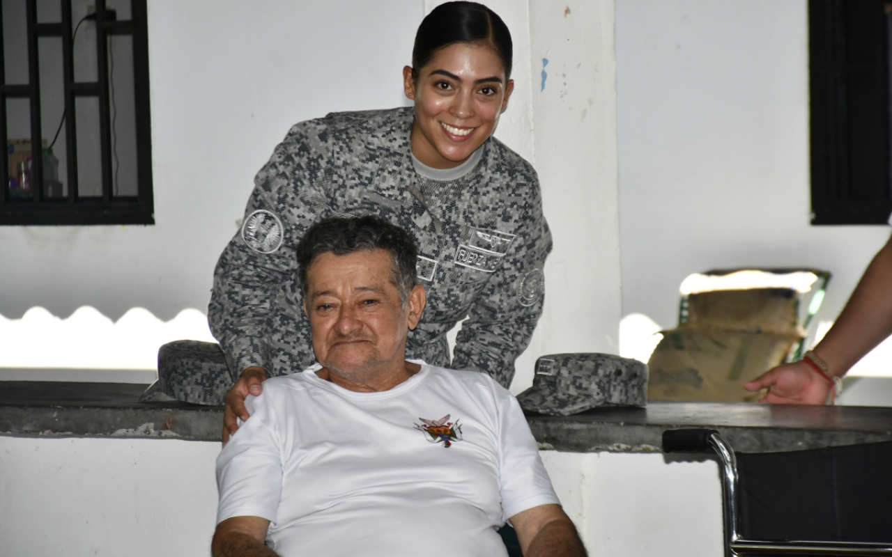 Donación para hogar de adultos mayores es realizada por su Fuerza Aérea en Caquetá