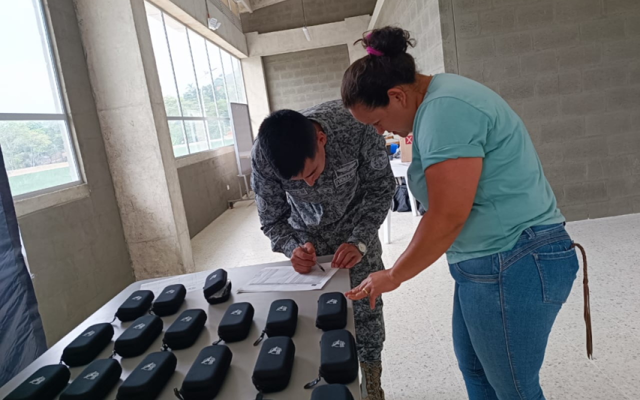 53 lentes formulados fueron entregados en Támara, Casanare por su fuerza Aeroespacial Colombiana