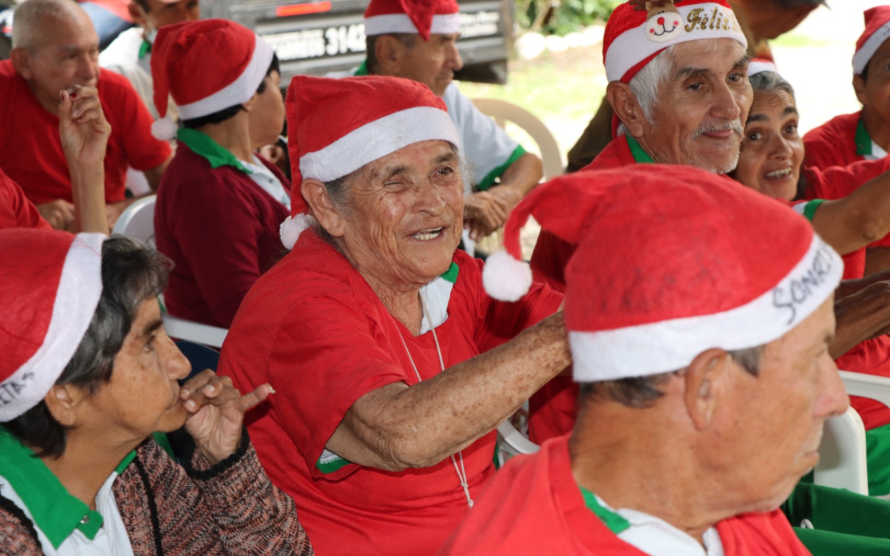 Abuelitos de Villavicencio pasaron una mañana de alegría en vísperas de navidad