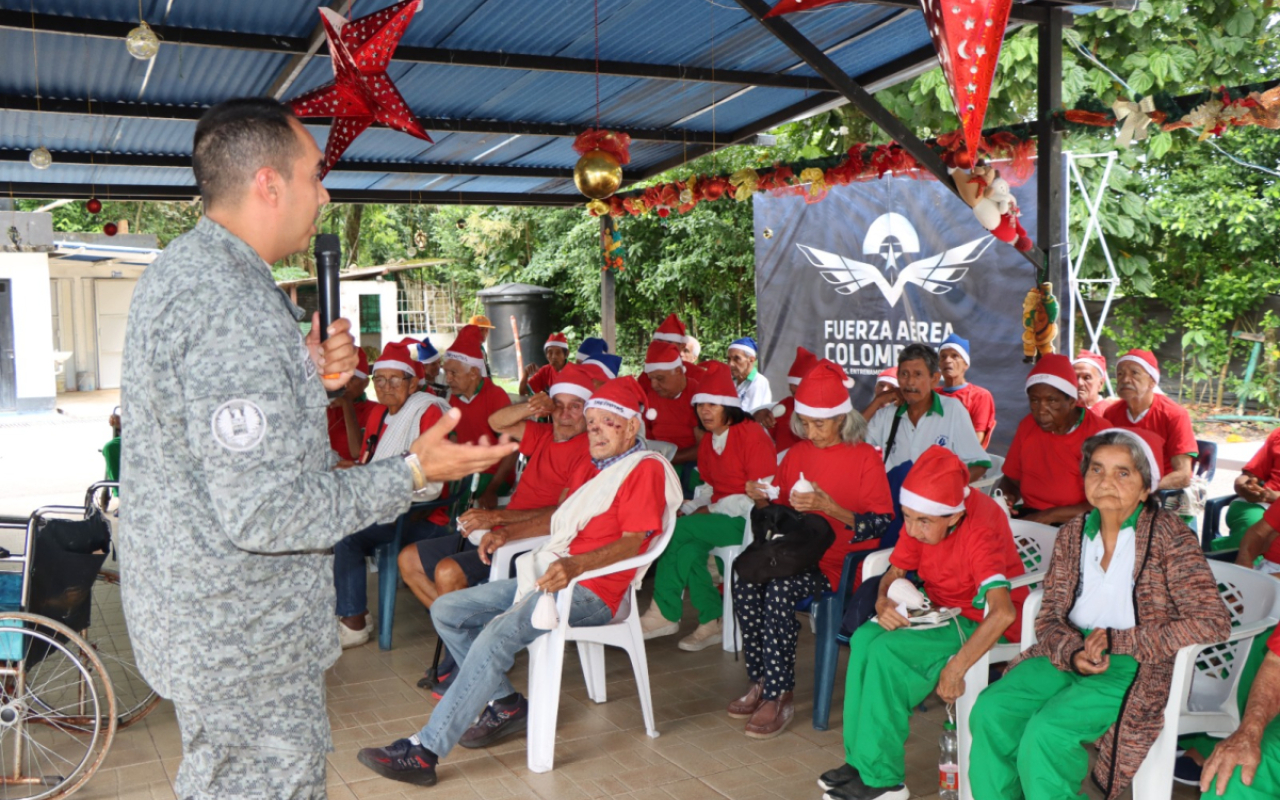 Abuelitos de Villavicencio pasaron una mañana de alegría en vísperas de navidad