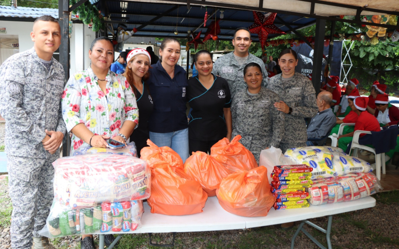 Abuelitos de Villavicencio pasaron una mañana de alegría en vísperas de navidad