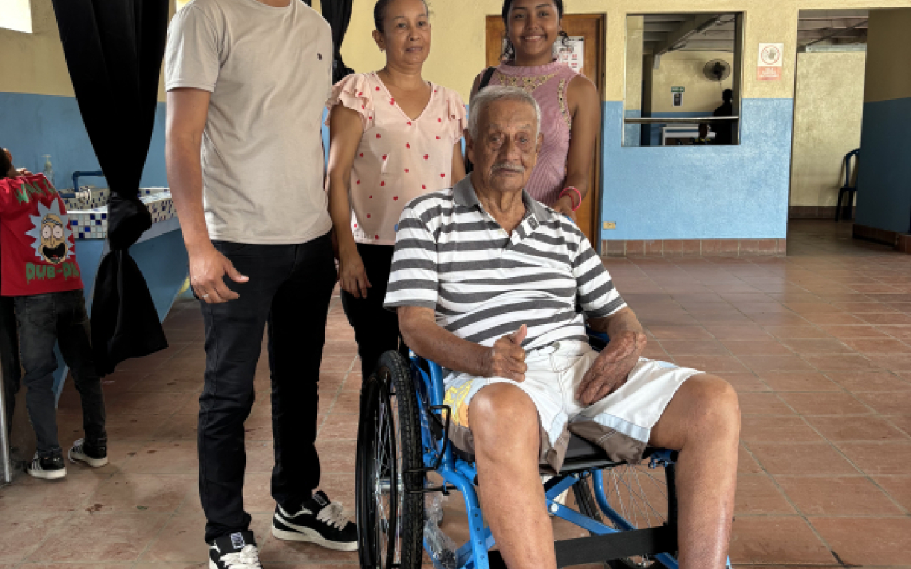 Adultos mayores de Malambo se beneficiaron con sillas de ruedas