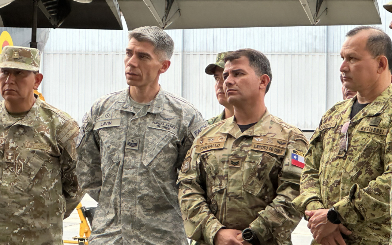 Secretarios militares de agregadurías extranjeras visitan la Unidad encargada del mantenimiento de las aeronaves