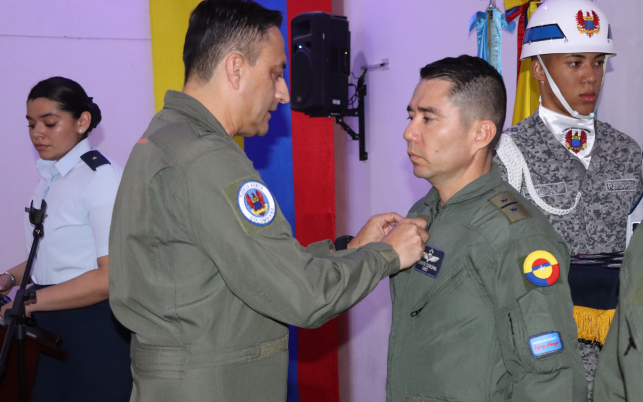 Premio "Airmanship Award" otorgado al Comando Aéreo de Combate No. 4