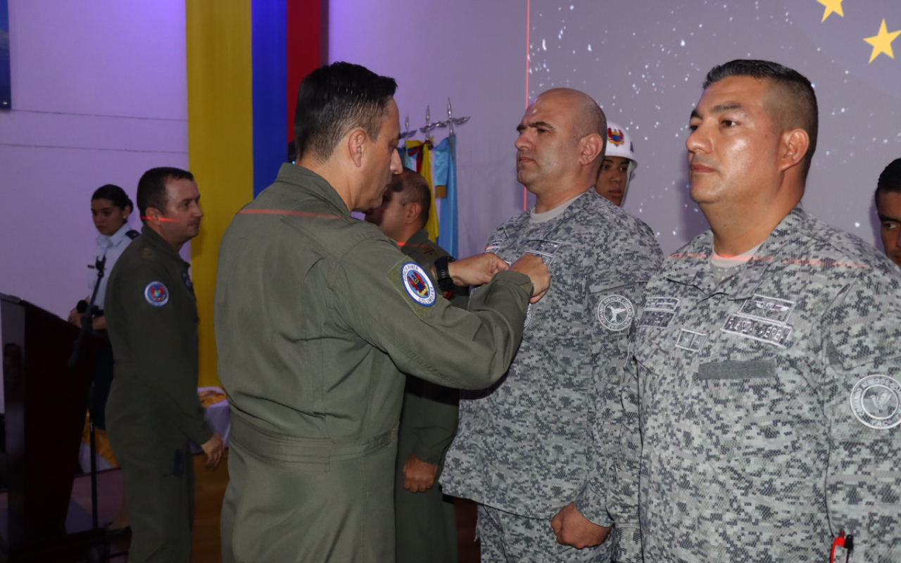 Premio "Airmanship Award" otorgado al Comando Aéreo de Combate No. 4