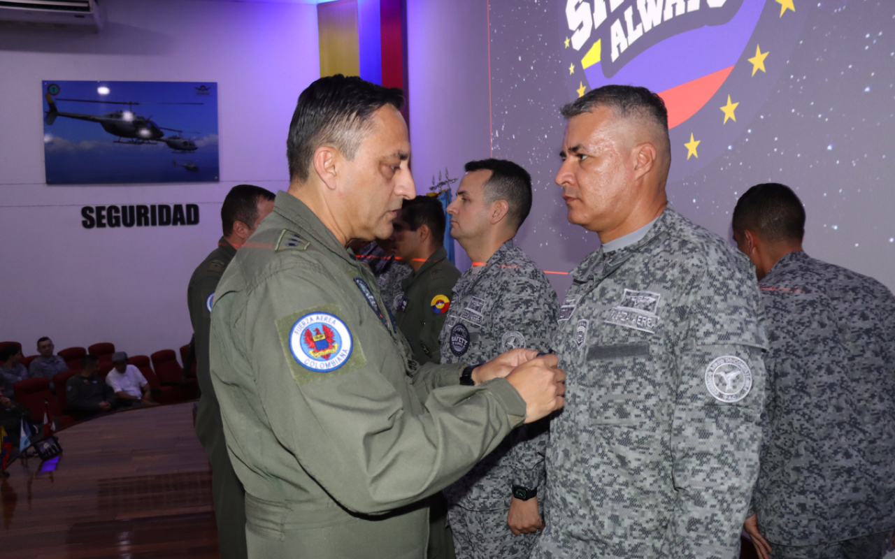 Premio "Airmanship Award" otorgado al Comando Aéreo de Combate No. 4