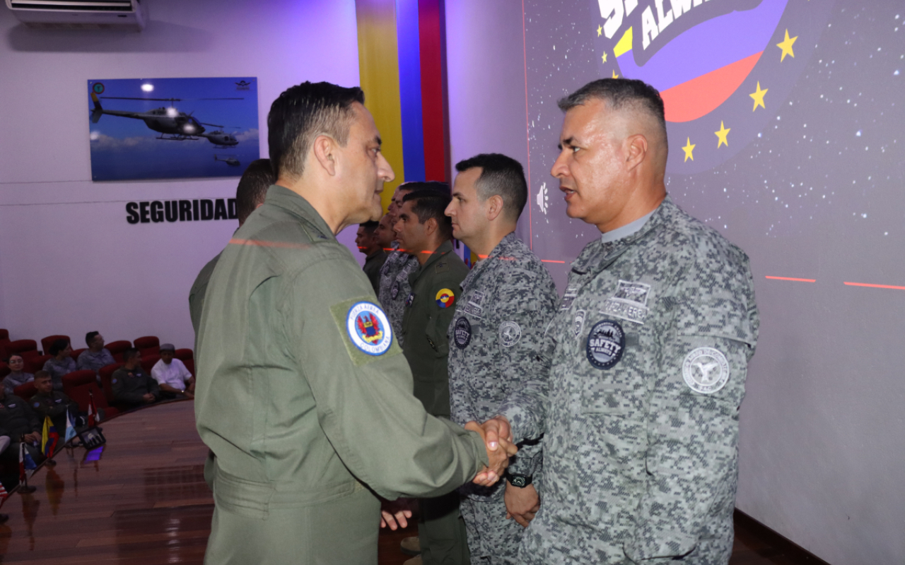 Premio "Airmanship Award" otorgado al Comando Aéreo de Combate No. 4