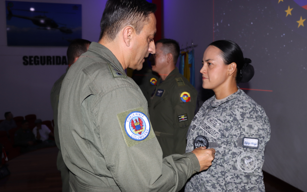 Premio "Airmanship Award" otorgado al Comando Aéreo de Combate No. 4