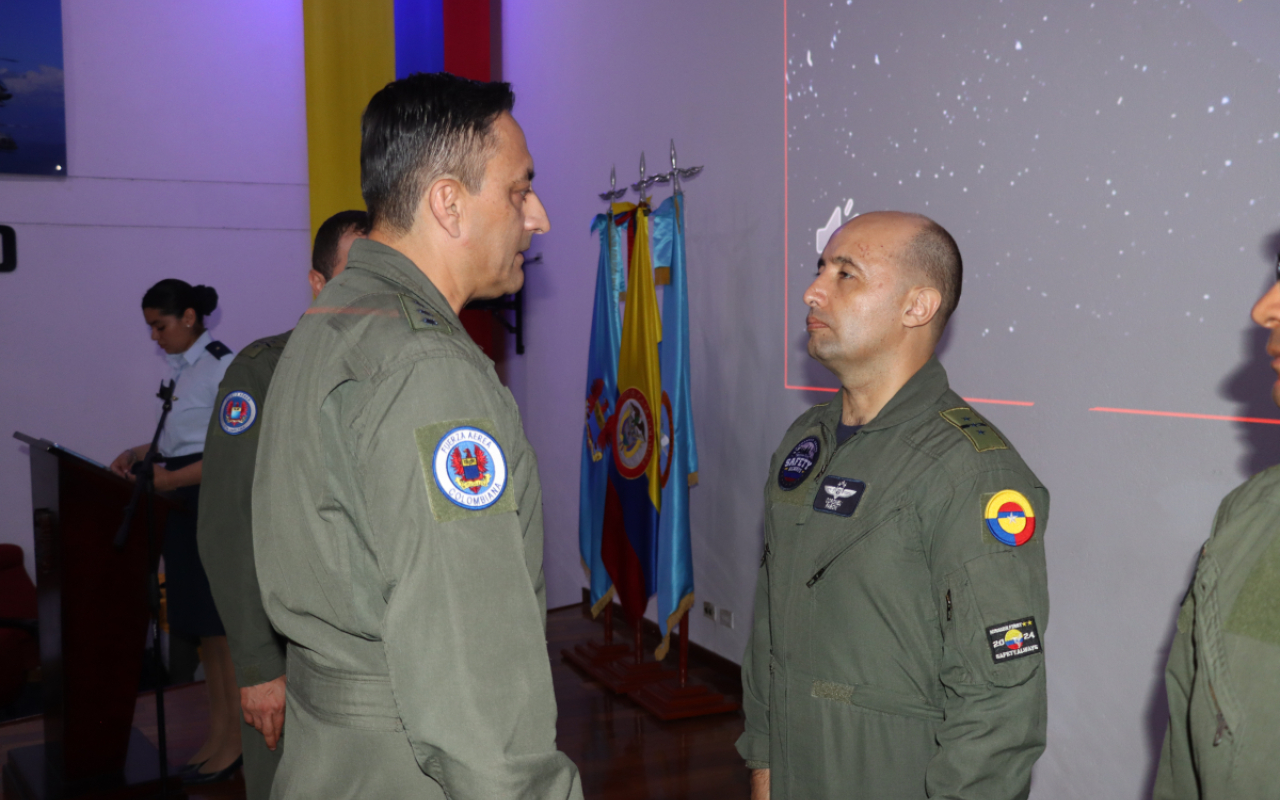 Premio "Airmanship Award" otorgado al Comando Aéreo de Combate No. 4