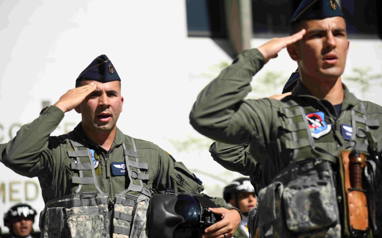 33 años de servicio, honor y compromiso con la Patria