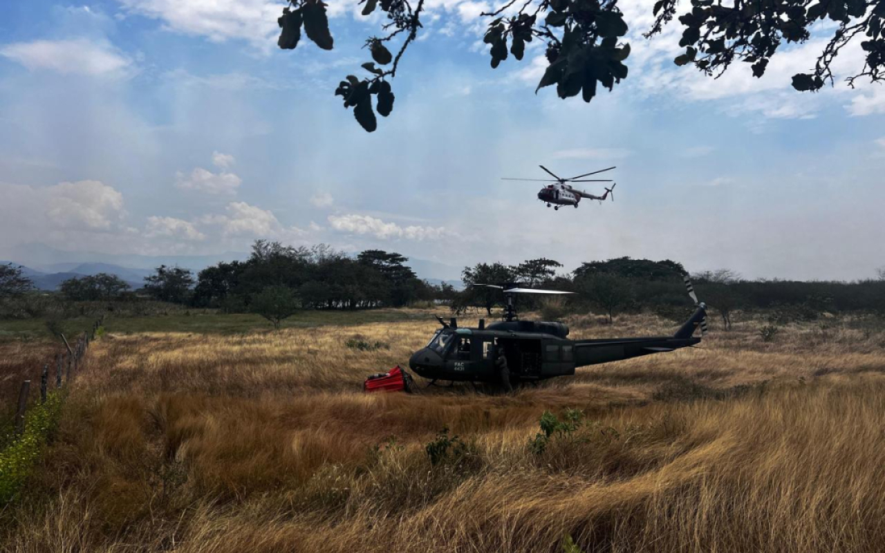 Desde las alturas continúa la lucha contra incendios forestales en Huila