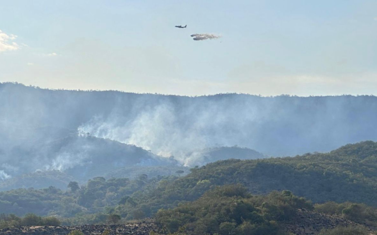 Desde las alturas continúa la lucha contra incendios forestales en Huila