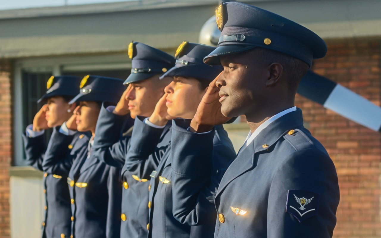 La Fuerza Aérea Colombiana le da la bienvenida a 213 Suboficiales que servirán al país 