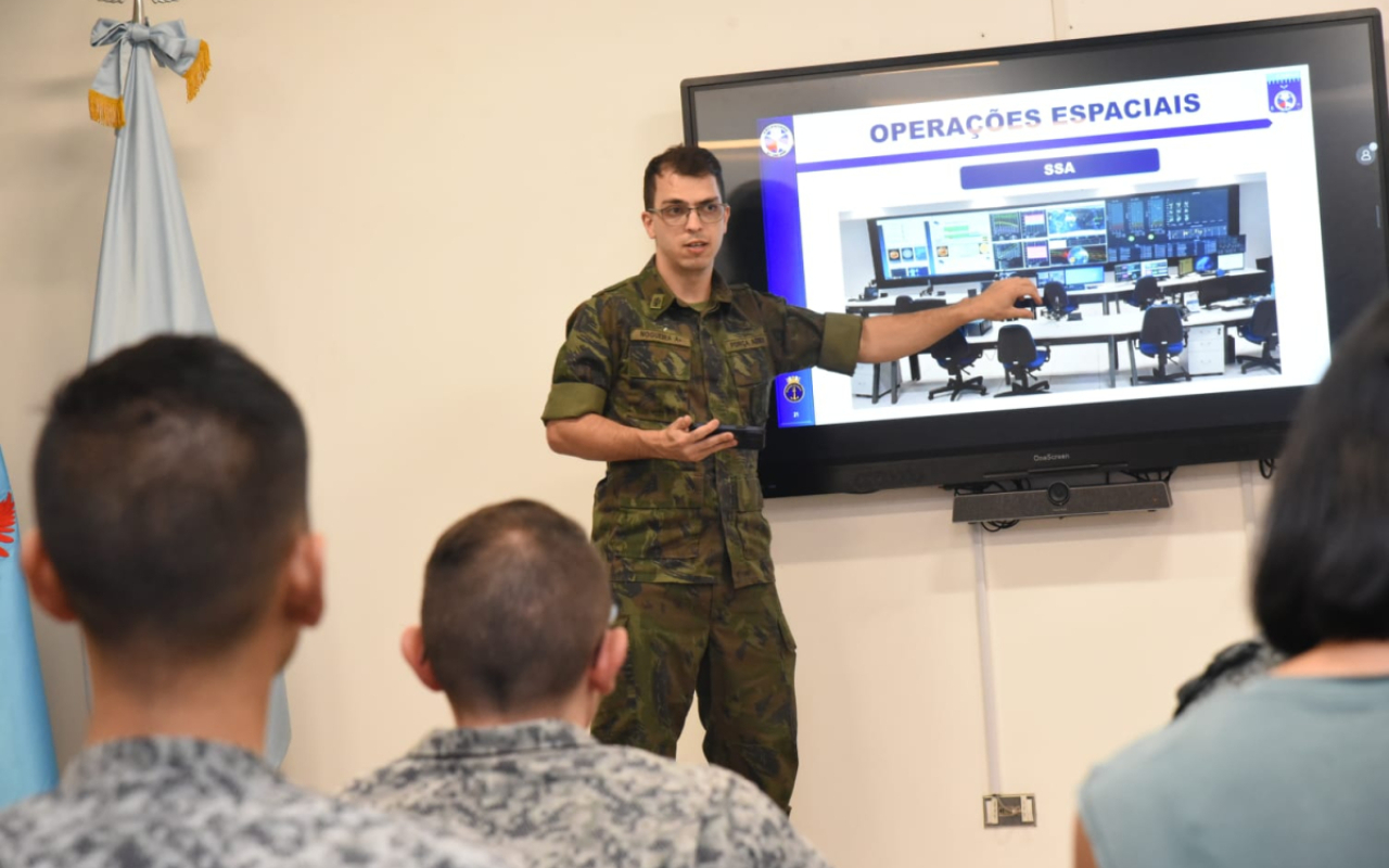 Visita técnica con expertos de la Fuerza Aérea Brasilera en asuntos espaciales