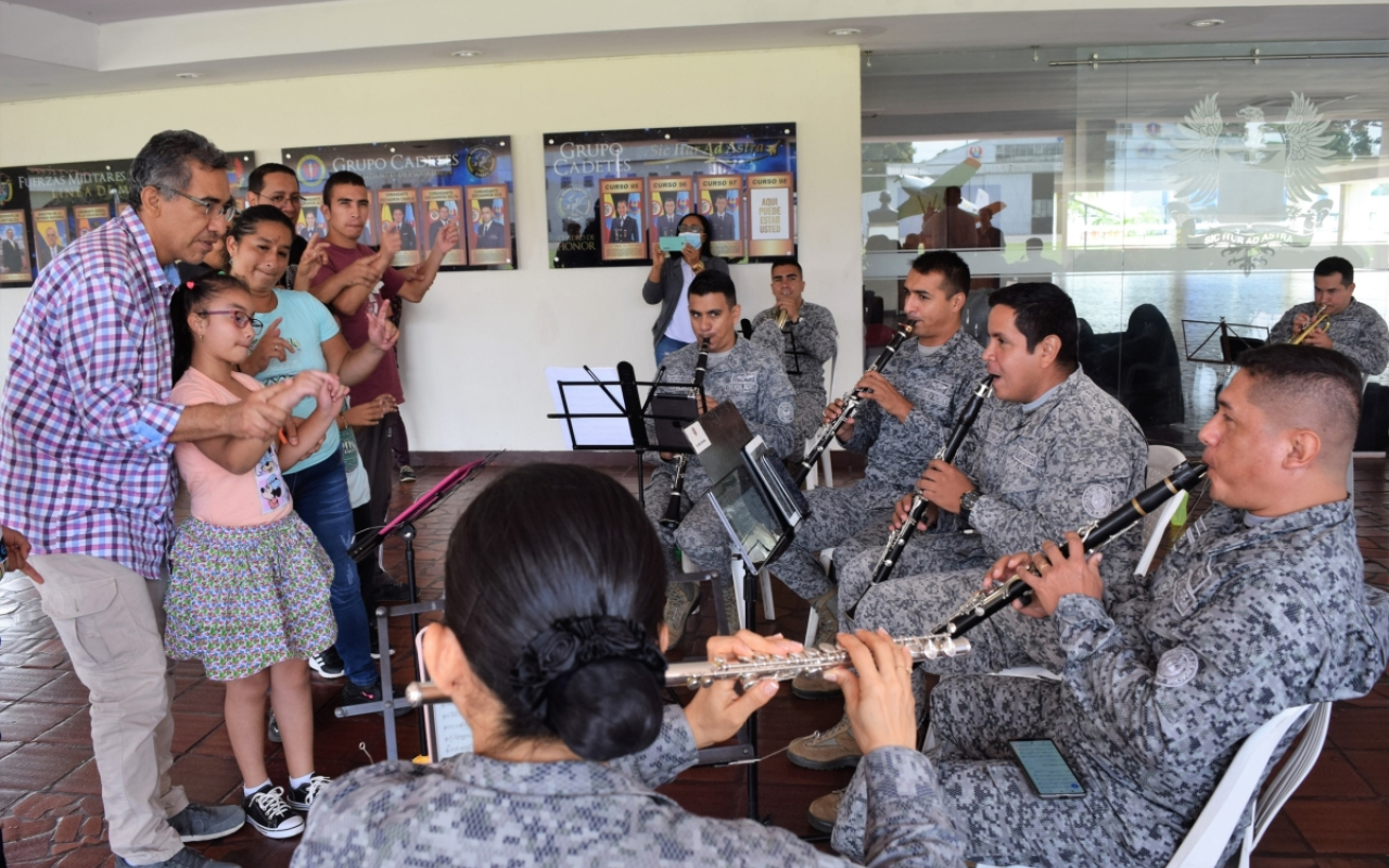 Niños y niñas en condición de discapacidad celebraron su día en la Base Aérea Marco Fidel Suárez en Cali 