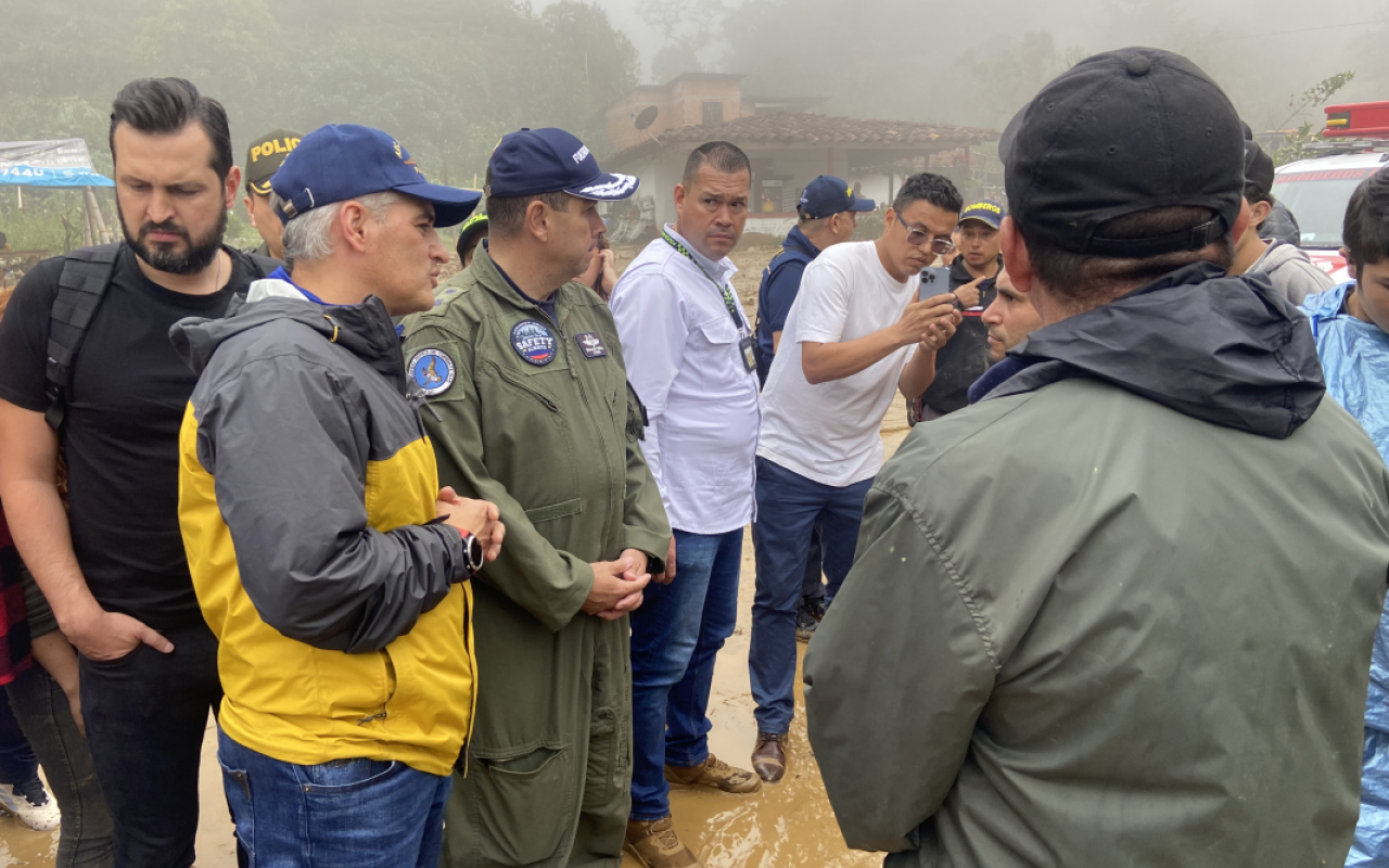 Fuerza Aérea Colombiana, sobrevoló zona afectada por avalancha en Montebello, Antioquia