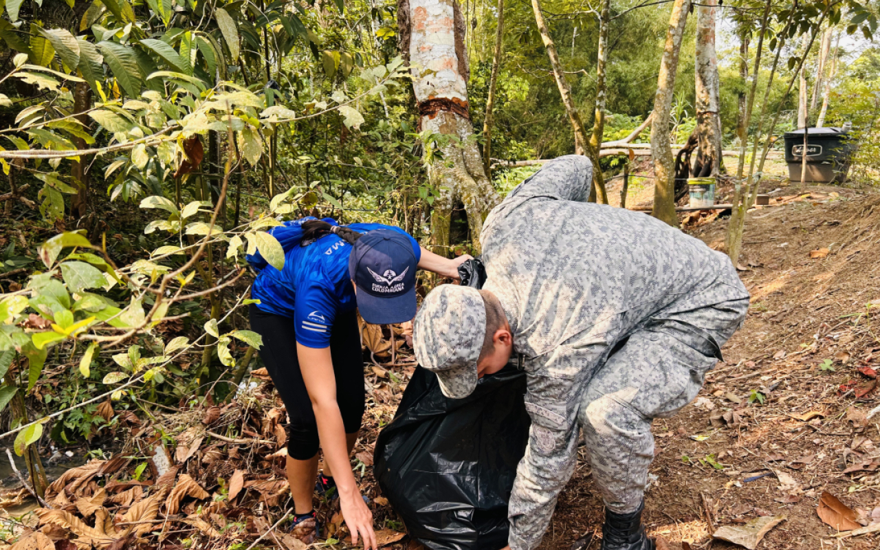 Se realizó jornada de limpieza en el barrio Victoria Regia en Leticia