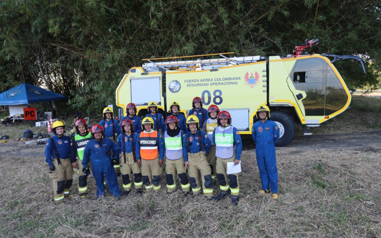 Habilidades de los Bomberos Aeronáuticos de la Fuerza Aérea son fortalecidas por el SENA