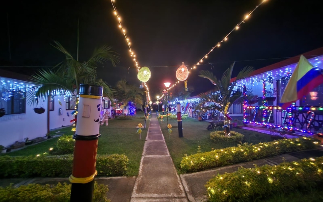 La 'Casa de los Halcones Valientes' se ilumina de Navidad