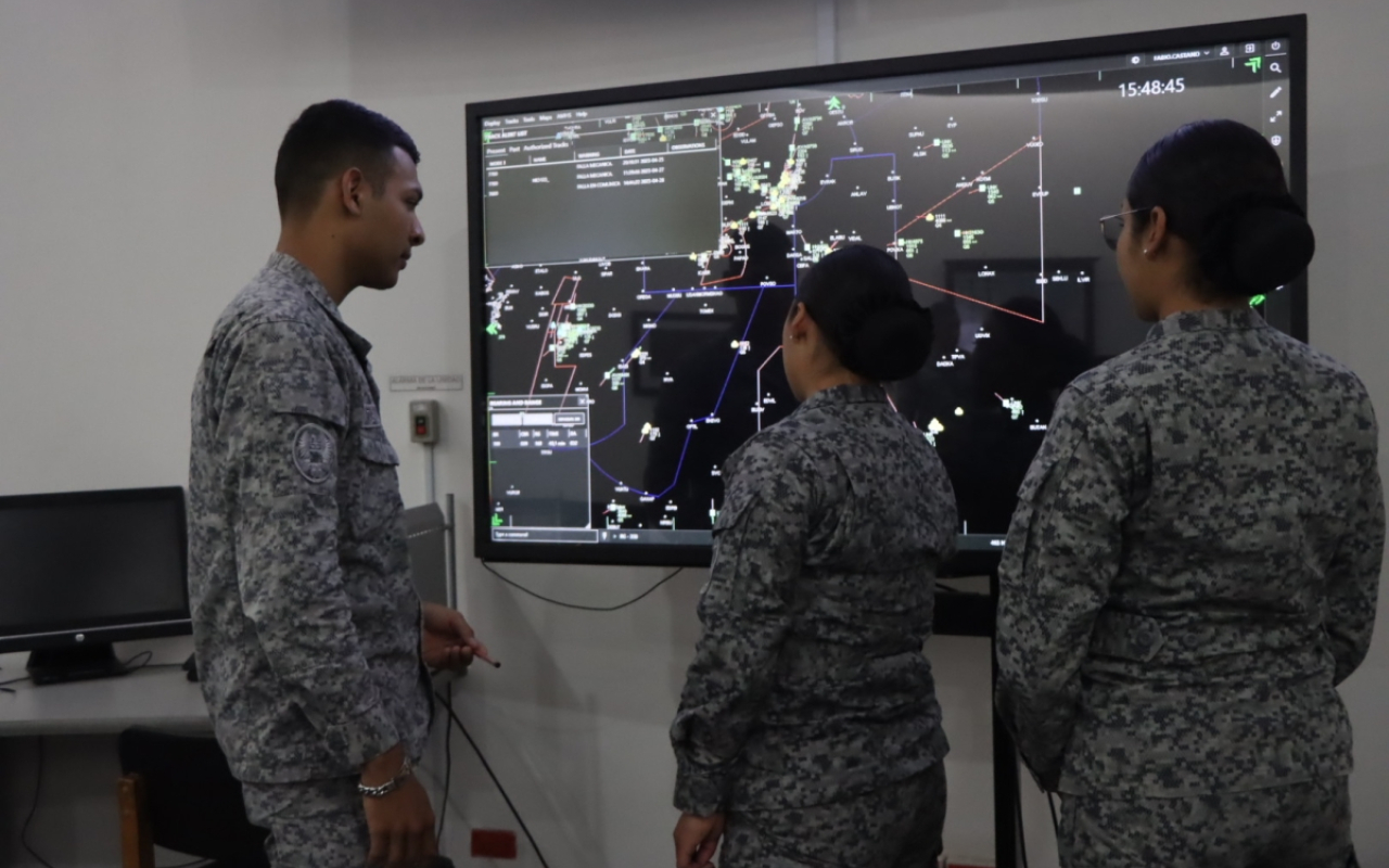 Alumnos de Comunicaciones Aeronáuticas de la ESUFA recibieron entrenamiento en CACOM 2