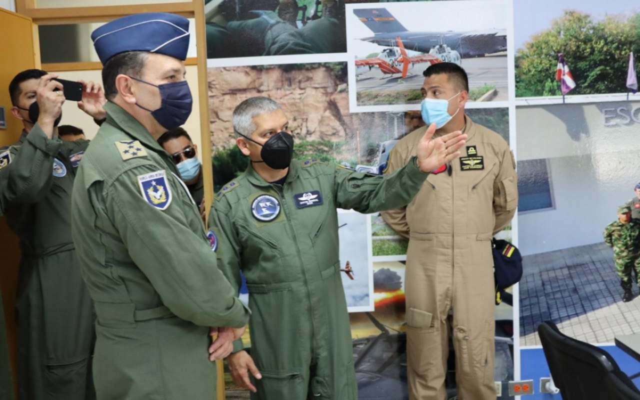 Comandante de la Fuerza Aérea Chilena realizó visita estratégica al CACOM 4