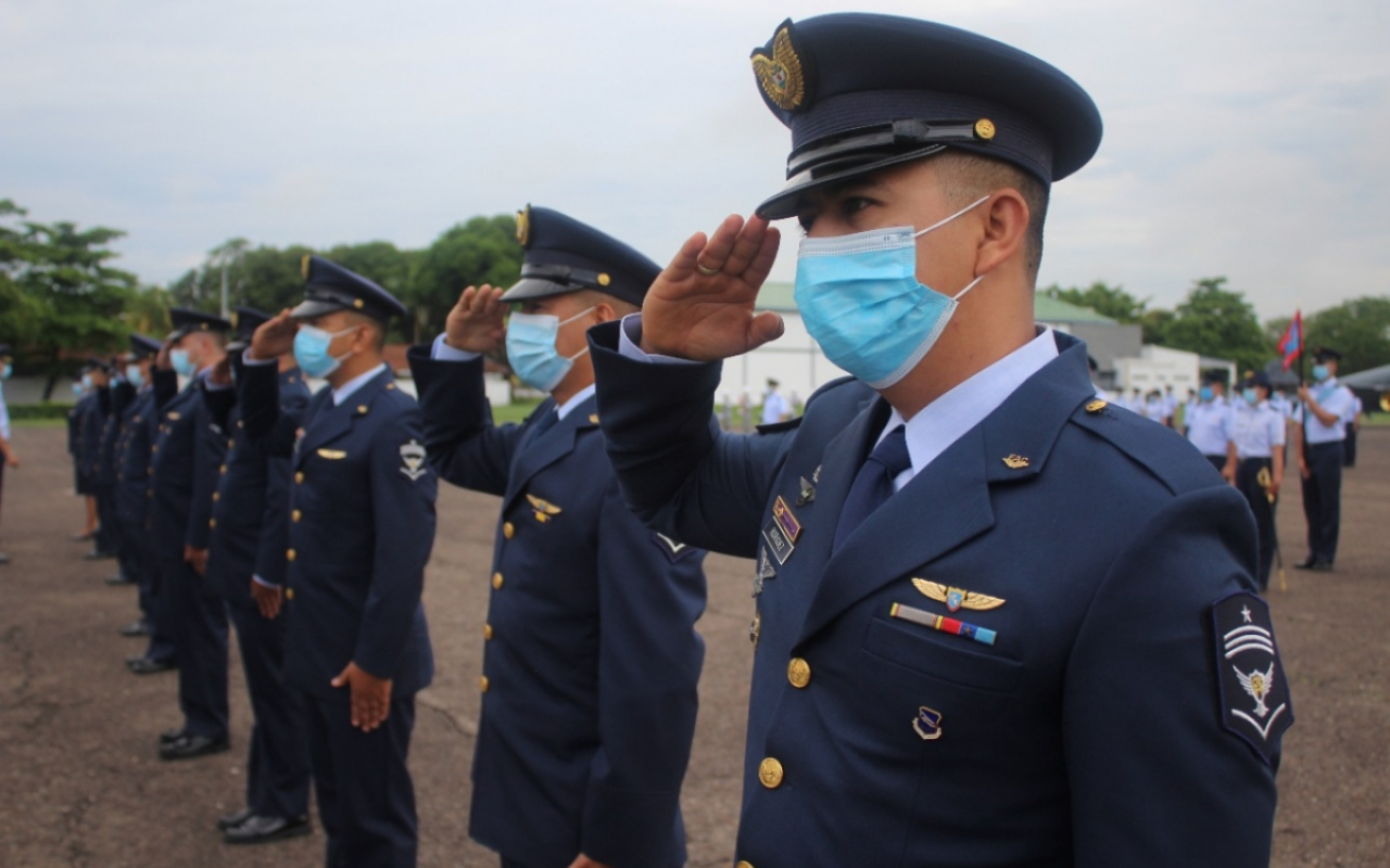 Suboficiales del Comando Aéreo de Combate No.1 ascienden al grado inmediatamente superior