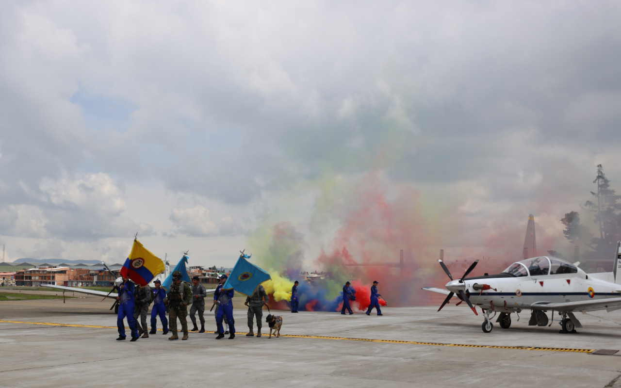 Centenario del Comando Aéreo de Mantenimiento engalana el cielo de Madrid, Cundinamarca