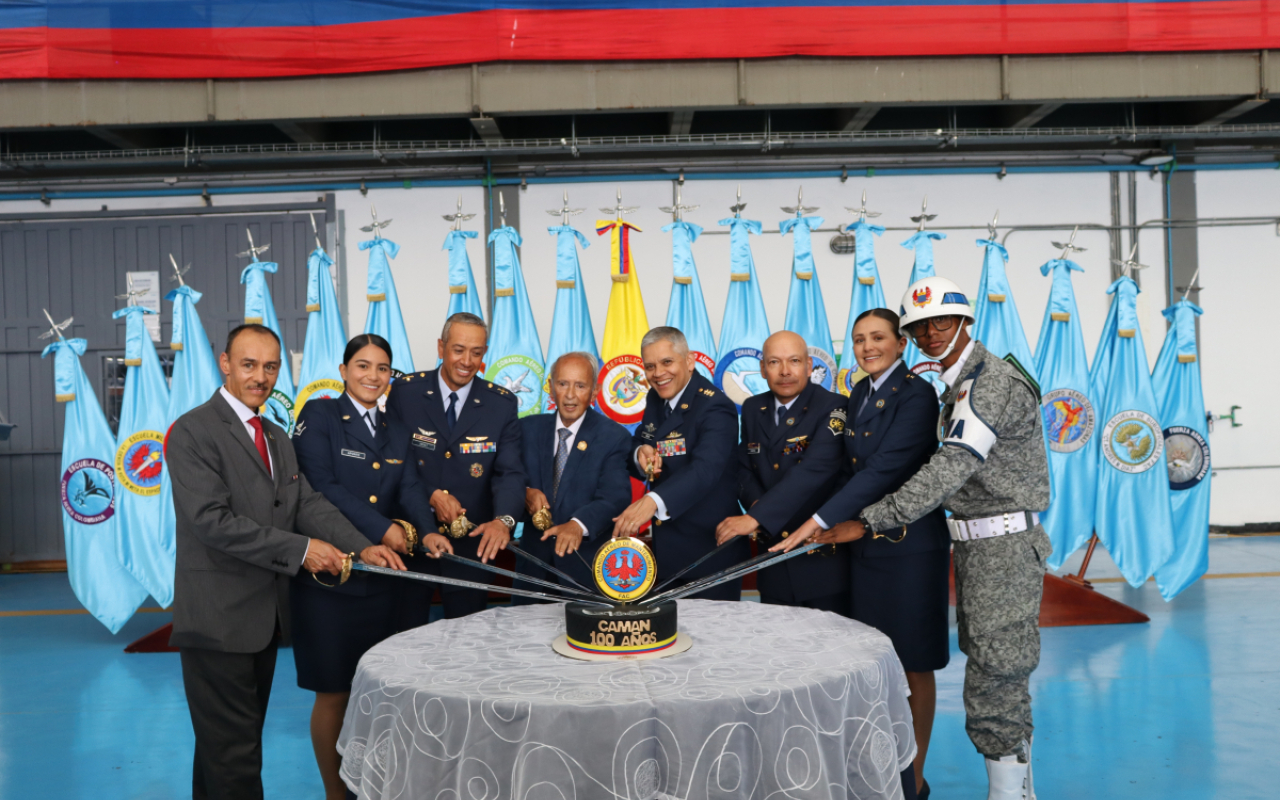 Centenario del Comando Aéreo de Mantenimiento engalana el cielo de Madrid, Cundinamarca