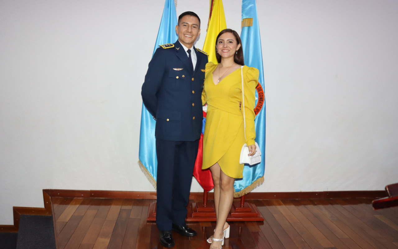 Oficiales culminaron con éxito su formación como piloto básico de helicóptero 