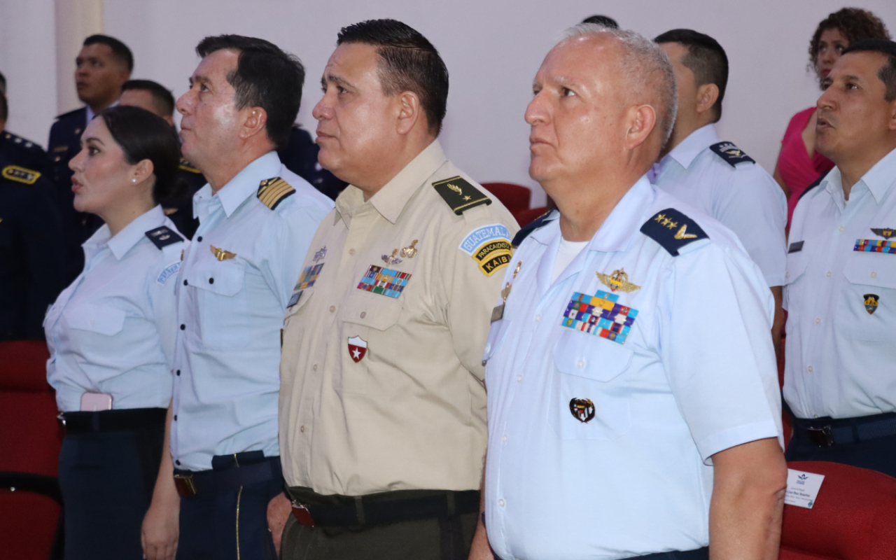 Oficiales culminaron con éxito su formación como piloto básico de helicóptero 