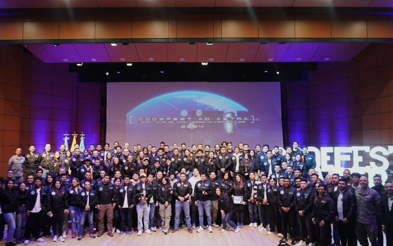 Más de 220 estudiantes universitarios de todo el país participaron del CODEFEST Ad Astra 2024