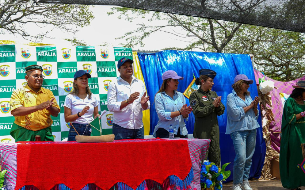 Pupitres sostenibles fueron entregados a comunidad Wayuu en la Guajira