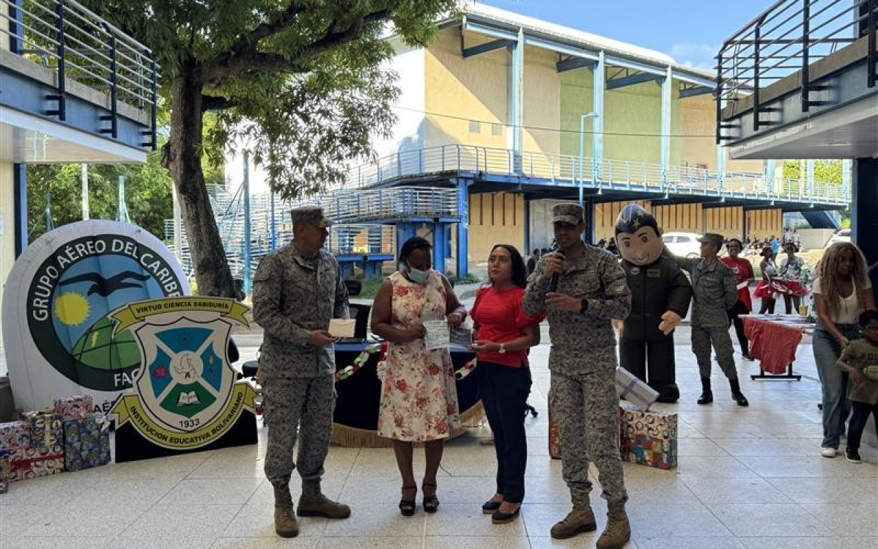 Fuerza Aeroespacial fomenta sostenibilidad con un concurso de reciclaje en San Andrés 