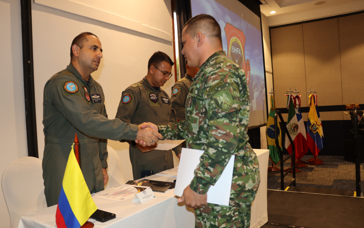 Clausura VII Congreso Internacional: Transición del Entrenamiento al Vuelo por Competencias