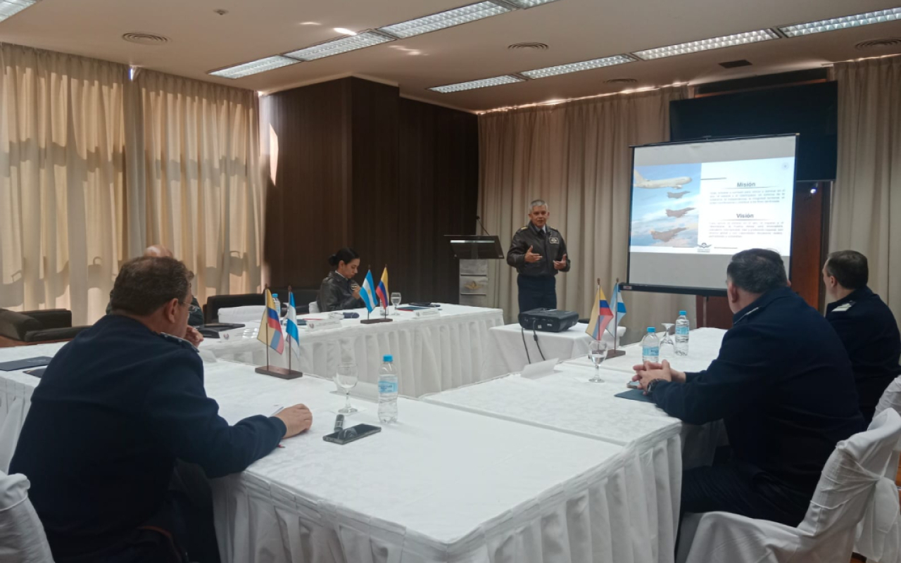 Fortalecimiento de cooperación con la Fuerza Aérea Argentina