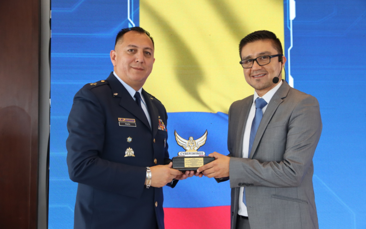 Certificación internacional en ciberseguridad es entregada a la fuerza aeroespacial colombiana